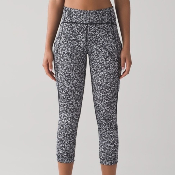 Lululemon Sole Training Crop - Sz 4 - Picture 4 of 6